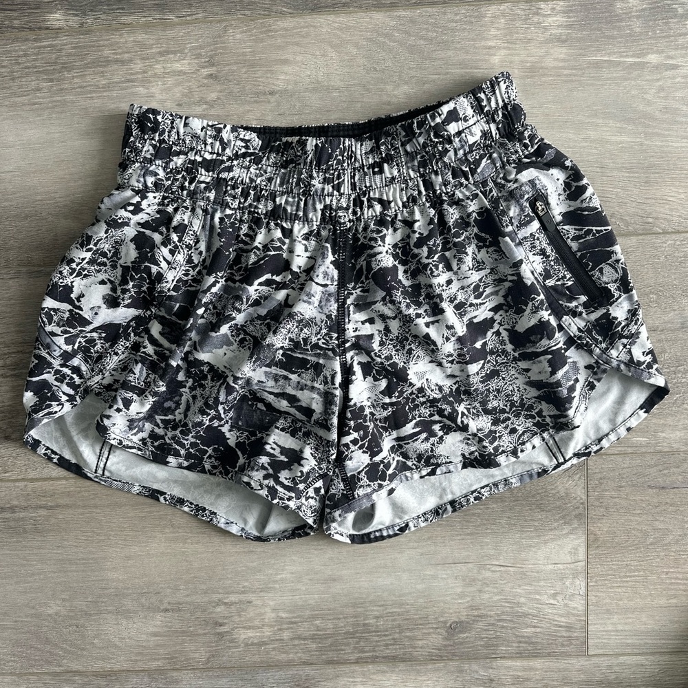 Lululemon shorts with zipper side pocket